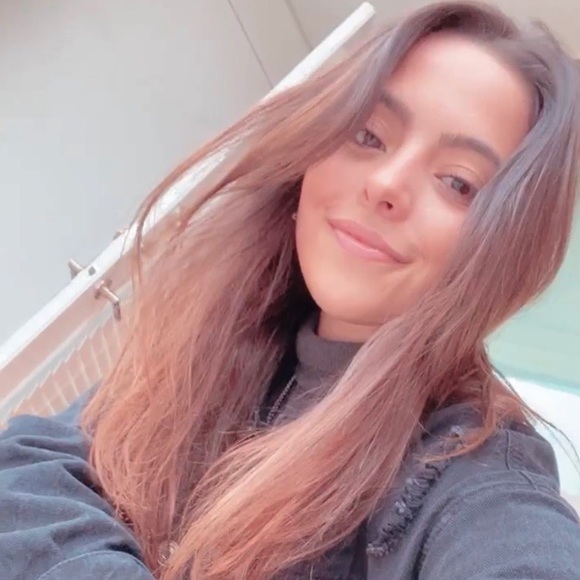 Meet your Posher, Laura - Picture 1 of 1